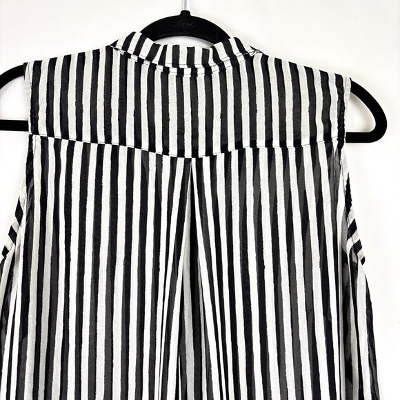 H&M‎ Sleeveless Button-Down Blouse Women’s Size 10 Black White Vertical Stripe - Picture 6 of 13